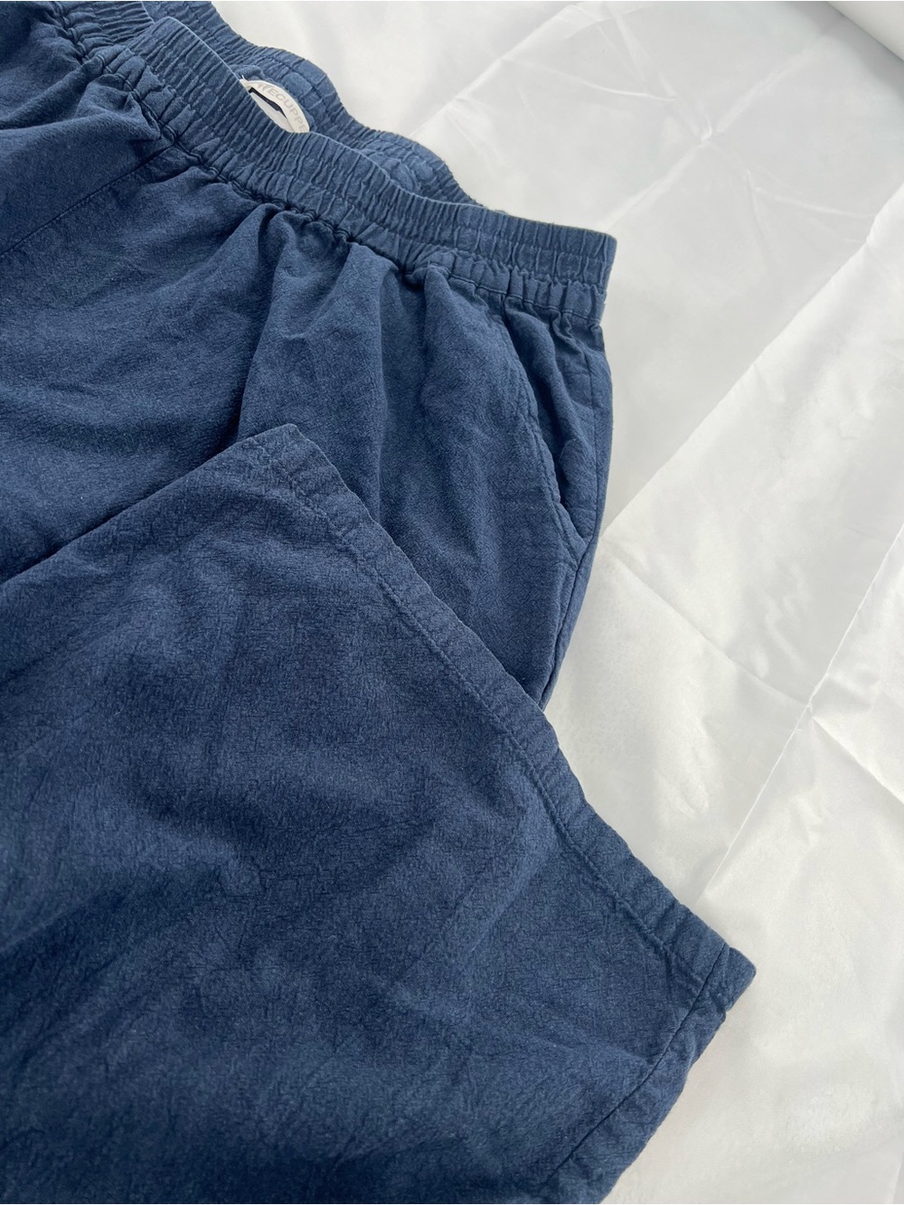 Relaxed Wide-Leg Women's Pants in Navy - Picture 4 of 7